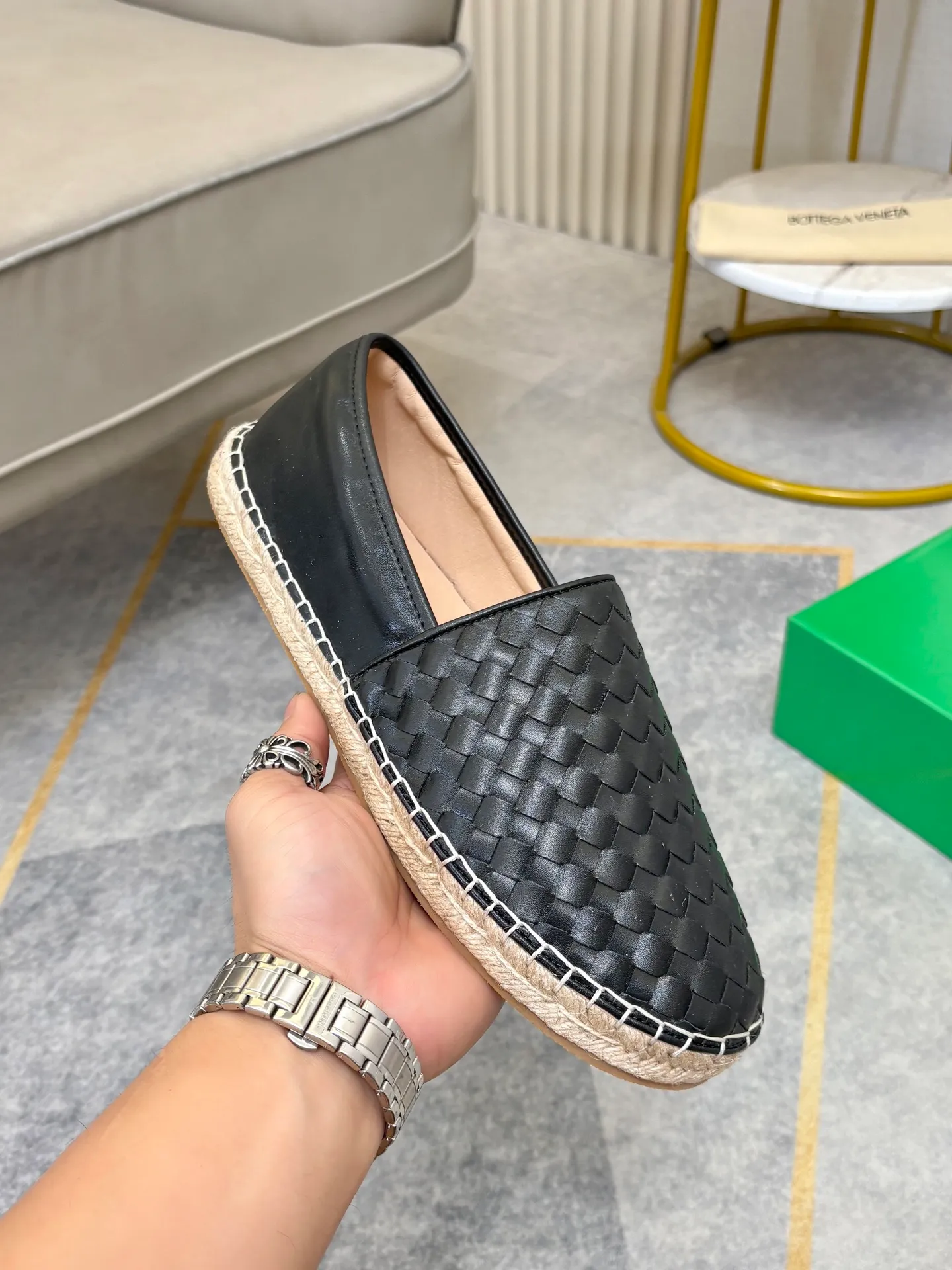 P420. BV men's casual shoes, handsome and versatile low-top shoes, woven cowhide upper, pigskin lining for the feet, 🌺🌺perfect shoe last, 🌲🌲 fashionable and handsome, comfortable on the feet, 🚗🚗wear-resistant and non-slip rubber outsole. Code number: 38-44. 45 is custom-made and cannot be returned or exchanged